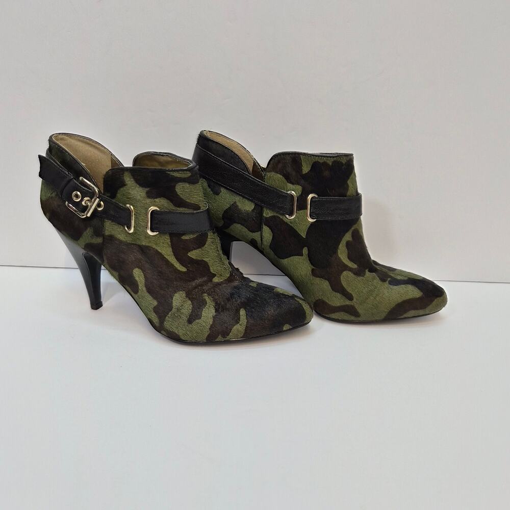 Nine West Green Camo Cow Hide Sappheir Heeled Ankle Booties Buckle Strap 6M